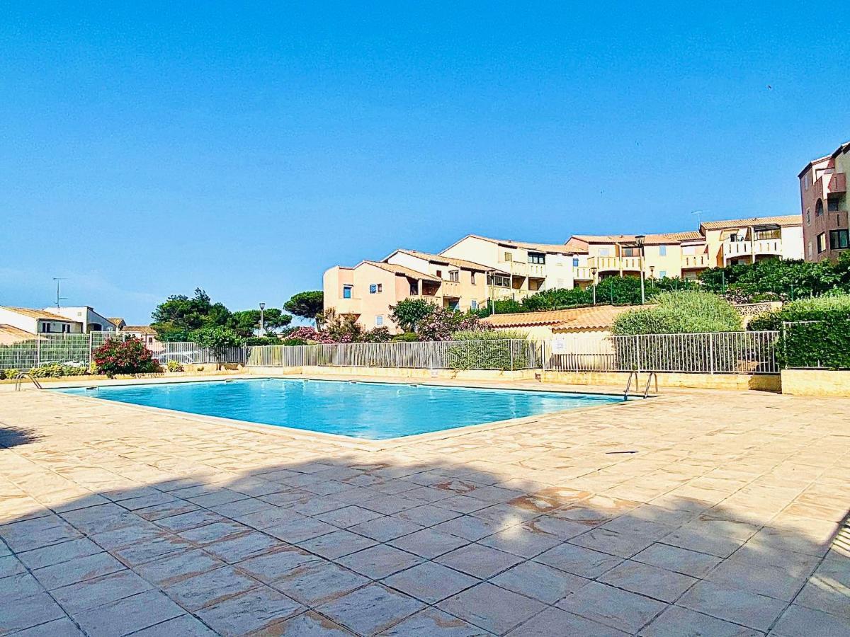 Appartement Proche Mer Avec Piscine Et Parking Fleury  Bagian luar foto