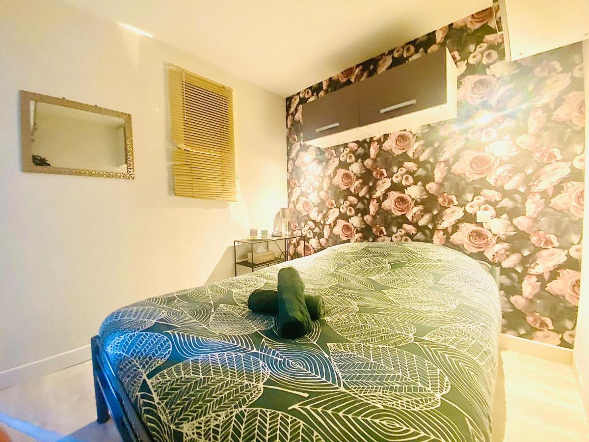 Appartement Proche Mer Avec Piscine Et Parking Fleury  Bagian luar foto